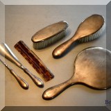 S04. Silver vanity set. 